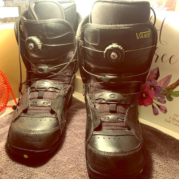 vans snowboard boots size 9